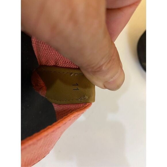 Yellow box flip flops size 11 coral pink strap (minor scuffs) sandals - Picture 5 of 6